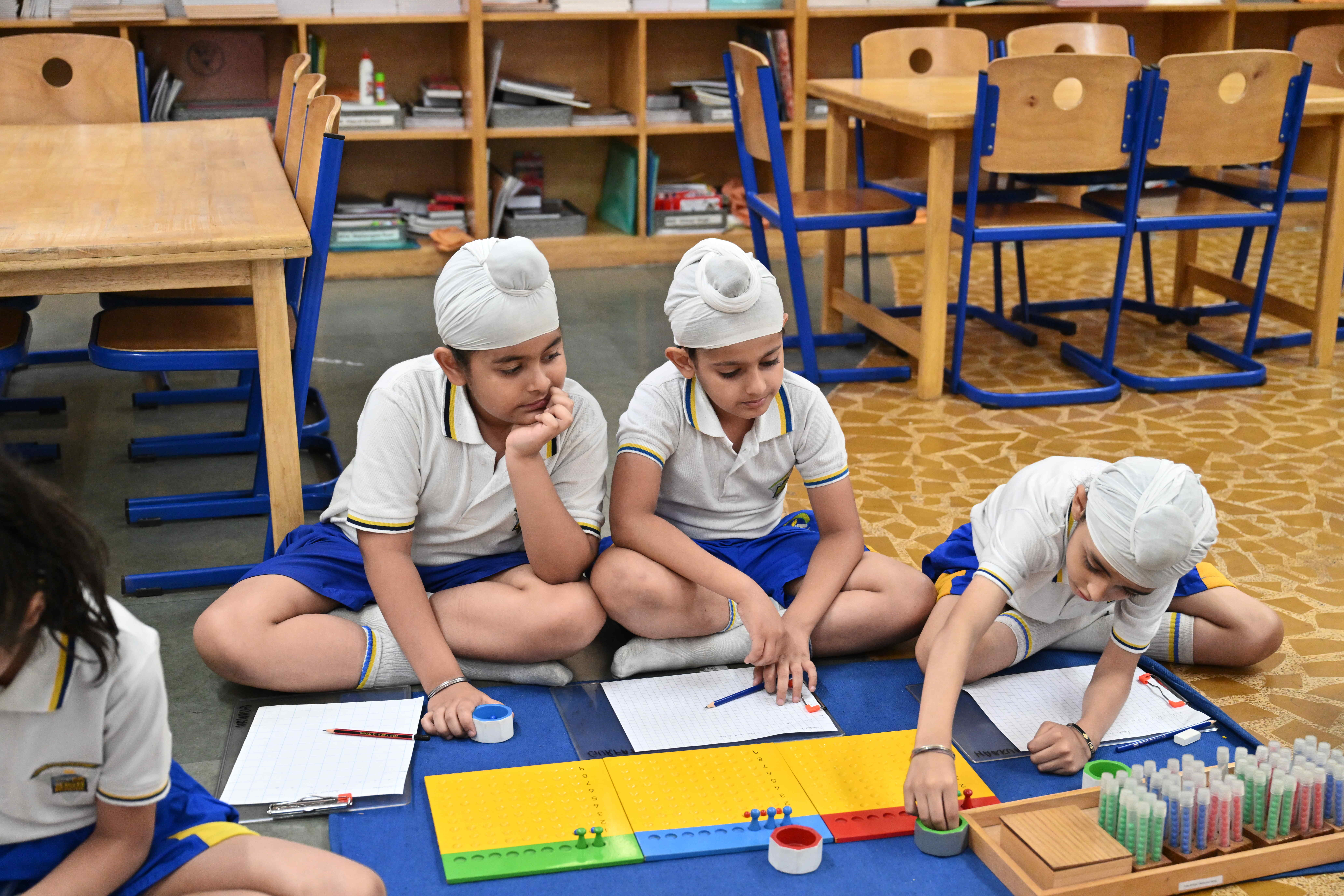 Montessori Lower Elementary(Classes 1-3)